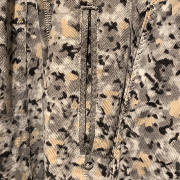 Lululemon sweater - Picture 4 of 12